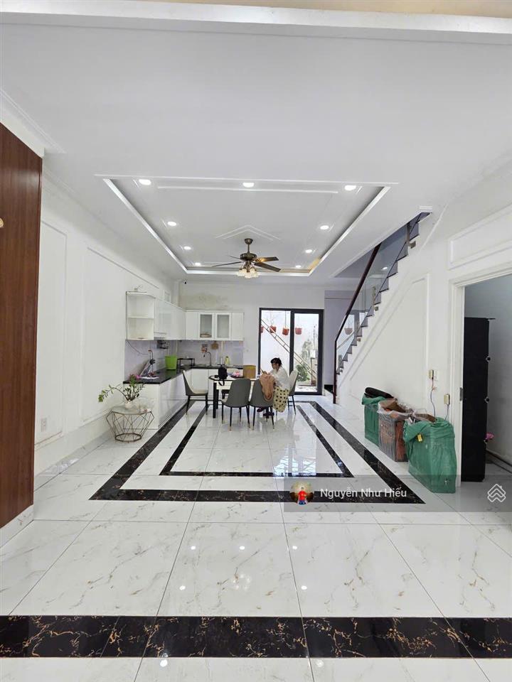 Bán nhà 1 trệt 2 lầu hoàn công gần chợ tân bình p. tân bình tp. dĩ an