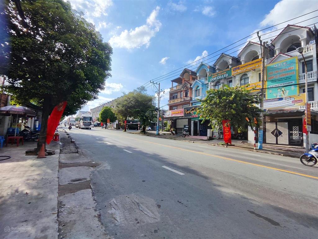 Bán nhà 1 trệt 3 lầu mt đường đt743a, kdc phú hồng thịnh 10, p. bình an, tp dĩ an