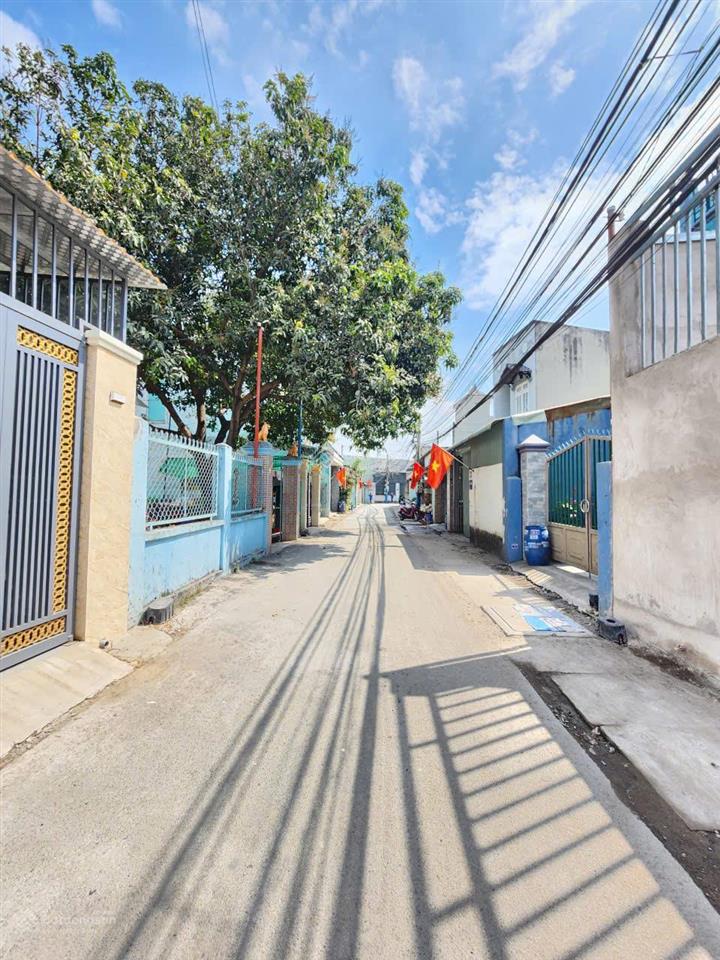 Bán đất tặng nhà cấp 4 mt đường cao bá quát p. dĩ an tp. dĩ an