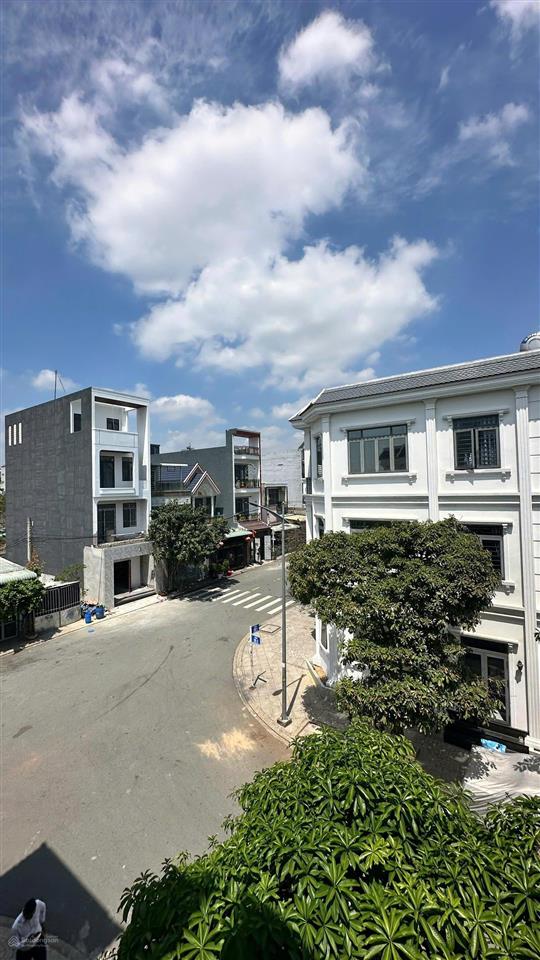 Bán nhà hoàn công 1 trệt 2 lầu kế công viên, kdc hoàng nam 5, p. tân bình, tp. dĩ an