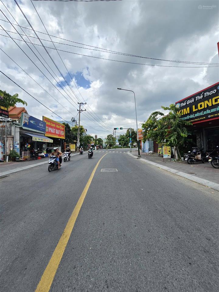 Bán đất 20x38m tặng nhà mt đường trần hưng đạo p.đông hòa tp.dĩ an