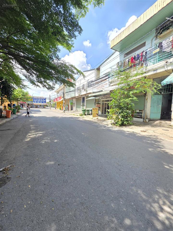 Giảm mạnh bán đất tặng nhà ngang 10m gần aeon mall bình dương, phường an thạnh, thành phố thuận an