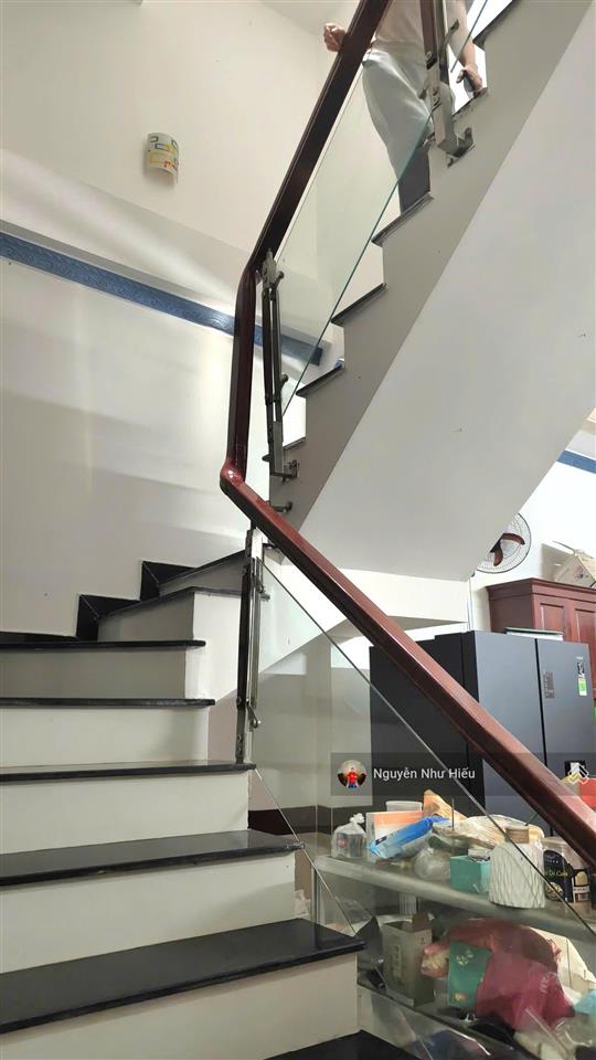 Bán nhà 1 trệt 2 lầu kdc phú hồng thịnh 8 rẻ gần chợ phú phong 200m, p.bình chuẩn, tp.thuận an