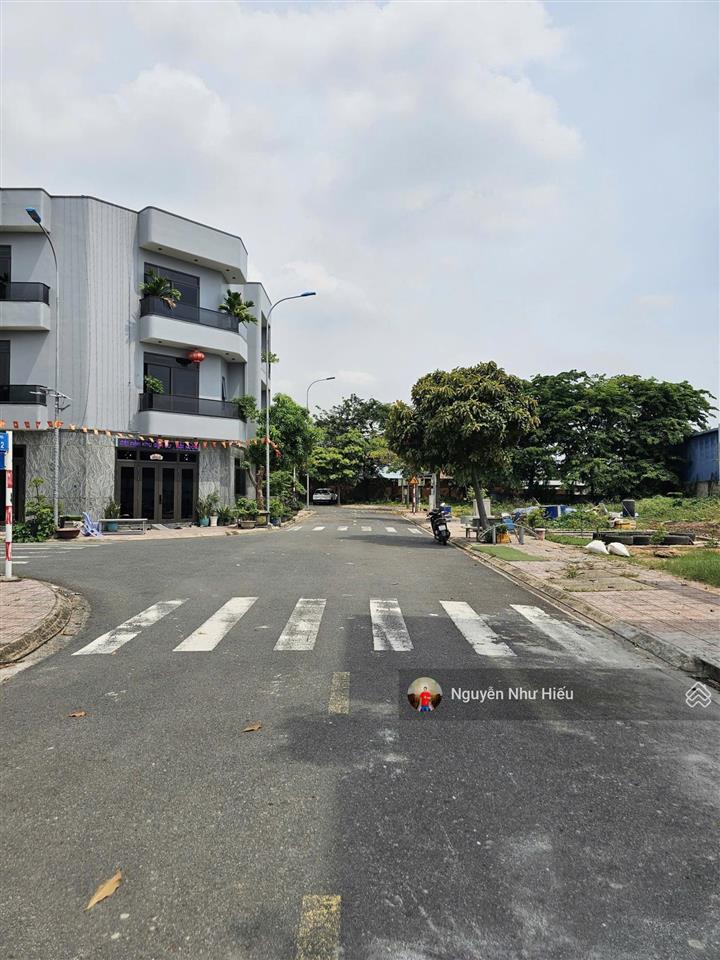 Bán đất góc 2 mặt tiền, gần vsip 1, kdc lê phong thuận giao, p. thuận giao, tp. thuận an (3,85 tỷ).