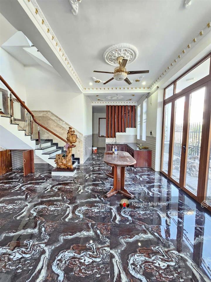 Bán nhà 1 trệt 1 lầu 1 lửng góc 2 mặt tiền mt đường cây da p. tân bình tp. dĩ an