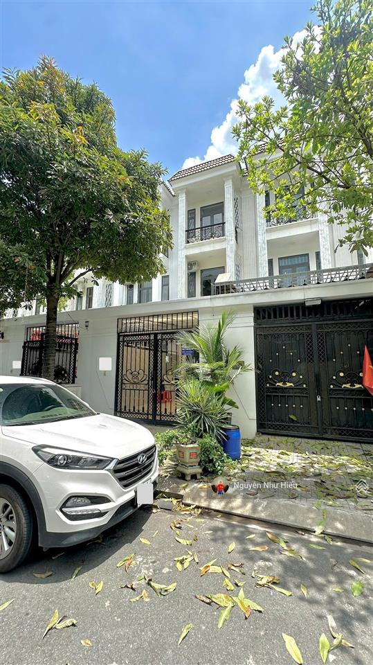 Bán nhà hoàn công 1 trệt 2 lầu đúc đổ 3 tấm kdc hoàng nam 3 phường đông hòa thành phố dĩ an