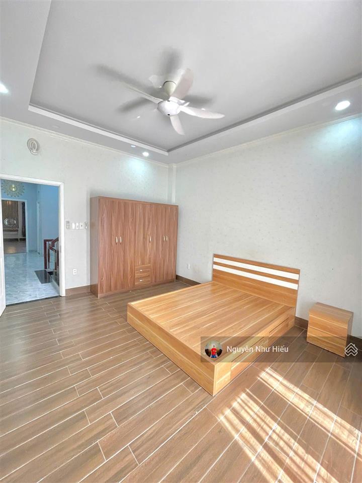 Bán nhà hoàn công 1 trệt 2 lầu đúc đổ 3 tấm kdc hoàng nam 3 phường đông hòa thành phố dĩ an