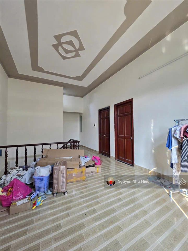 Bán nhà 1 trệt 1 lầu ngang 8m, gần vincom dĩ an p. tân đông hiệp tp. dĩ an