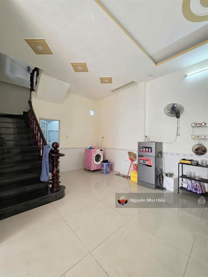 Bán nhà 1 trệt 1 lầu ngang 8m, gần vincom dĩ an p. tân đông hiệp tp. dĩ an
