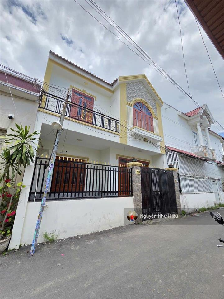 Bán nhà 1 trệt 1 lầu ngang 8m, gần vincom dĩ an p. tân đông hiệp tp. dĩ an