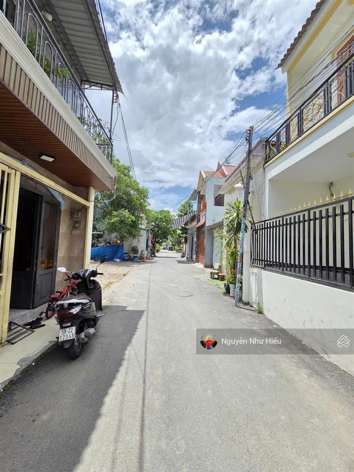 Bán nhà 1 trệt 1 lầu ngang 8m, gần vincom dĩ an p. tân đông hiệp tp. dĩ an