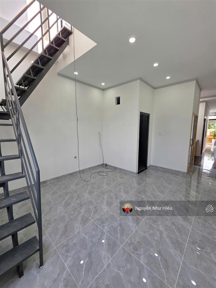Bán nhà 1 trệt 2 lầu kdc cửu long full nội thất gần vincom550 p. bình hòa tp. thuận an