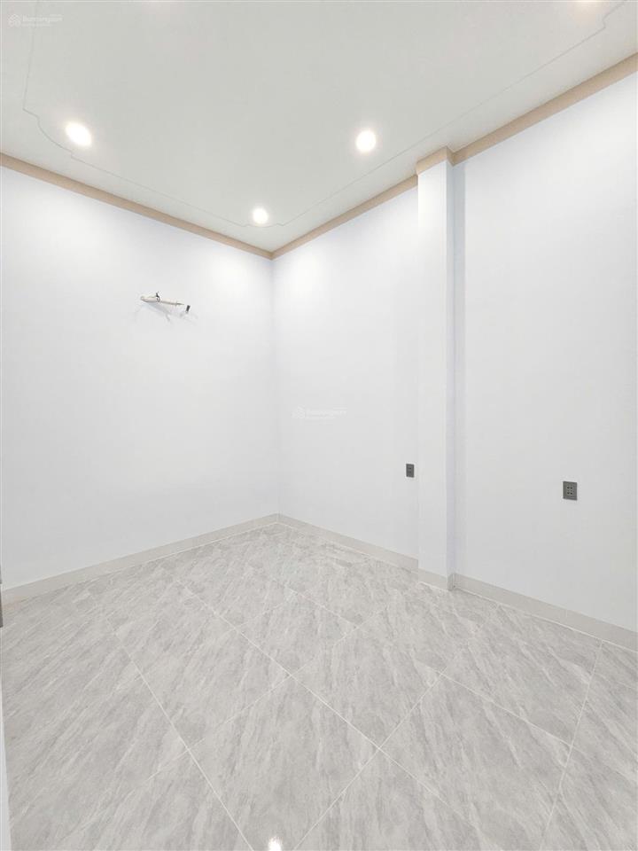 Bán nhà cấp 4 mt đường phan đăng lưu mt chợ thống nhất p.dĩ an tp.dĩ an