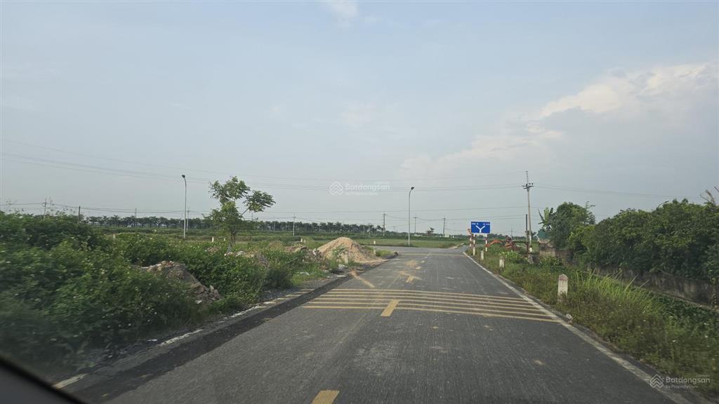 Nhìn sang svđ hùng vương. ô tô vào đất mà chỉ nhỉnh 2 tỷ.