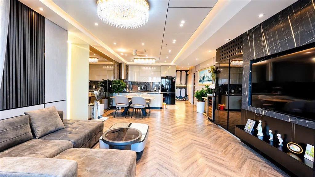 Bán cc hpc landmark 105, diện tích 143m2 4pn  3wc siêu hot chỉ với 8,9 tỷ  0969 283 ***