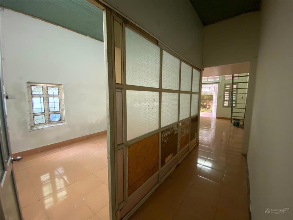 Có sẵn 1 tỷ vào ở ngay,nhà gần đối diện trường chuyên lam sơn, gần phố lê lai ,ô tô đỗ cổng cách 5m