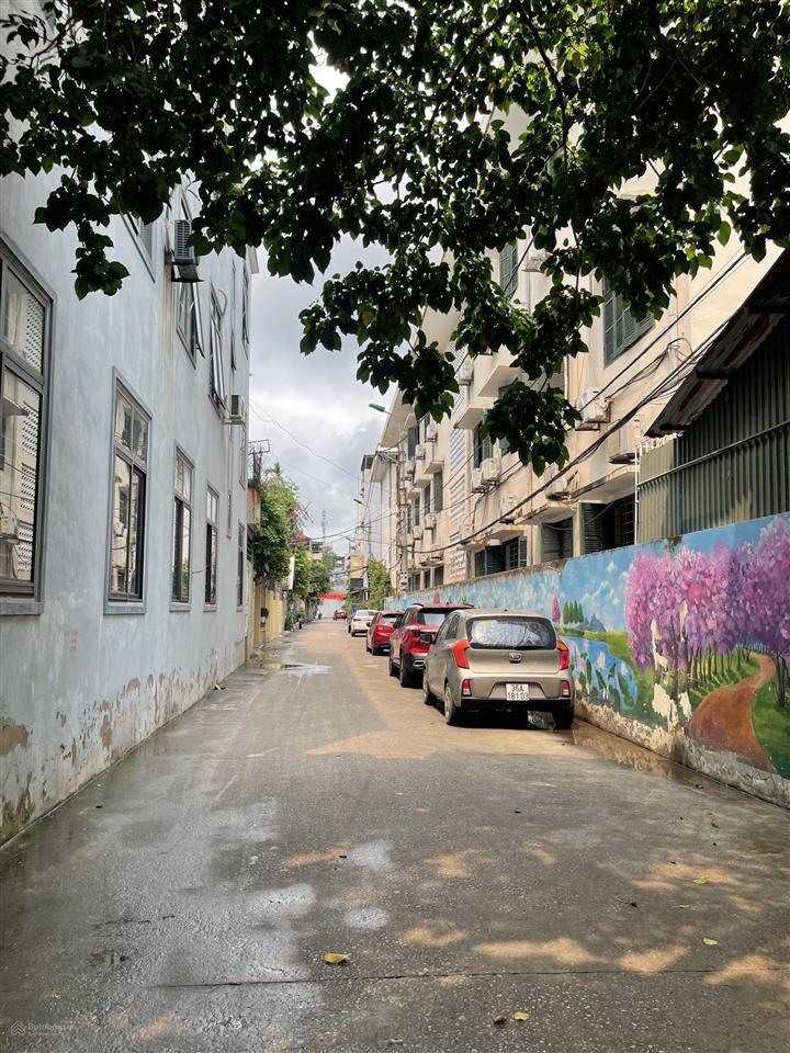 Có sẵn 1 tỷ vào ở ngay,nhà gần đối diện trường chuyên lam sơn, gần phố lê lai ,ô tô đỗ cổng cách 5m