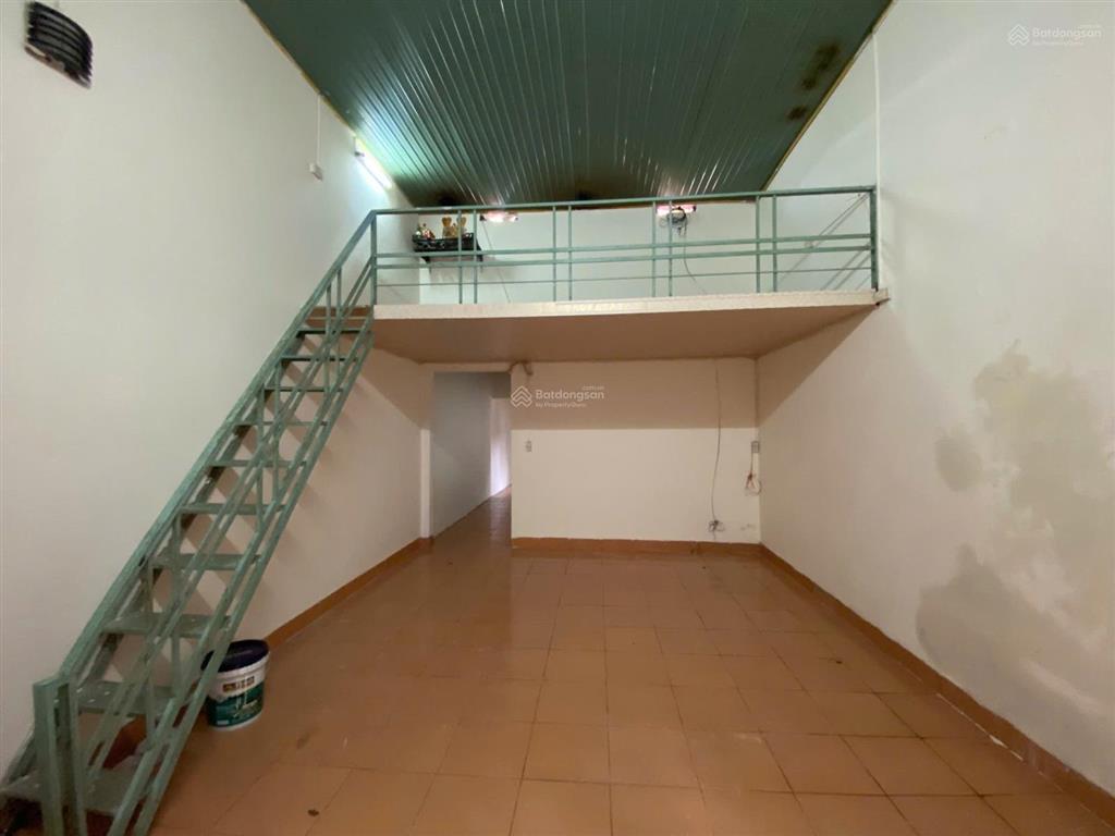 Có sẵn 1 tỷ vào ở ngay,nhà gần đối diện trường chuyên lam sơn, gần phố lê lai ,ô tô đỗ cổng cách 5m