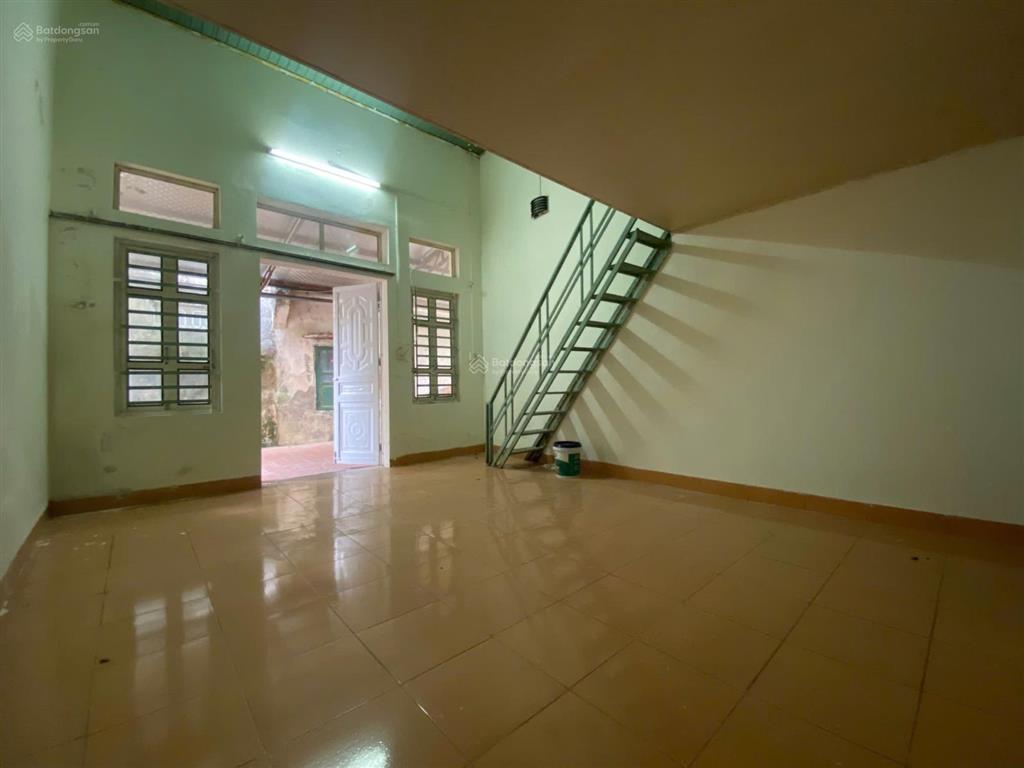 Có sẵn 1 tỷ vào ở ngay,nhà gần đối diện trường chuyên lam sơn, gần phố lê lai ,ô tô đỗ cổng cách 5m