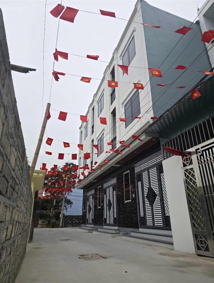 Nhà mới 3 tầng gần khu vực bệnh viện tuyến tỉnh, đại học hồng đức, đường thông ô tô đỗ cửa