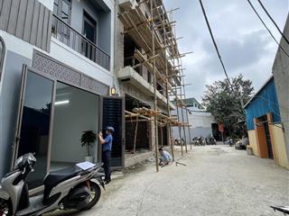 Nhà mới 3 tầng đường 6m ô tô đỗ cửa ngày đêm gần cầu đèn , công viên hội an chủ giảm giá sâu