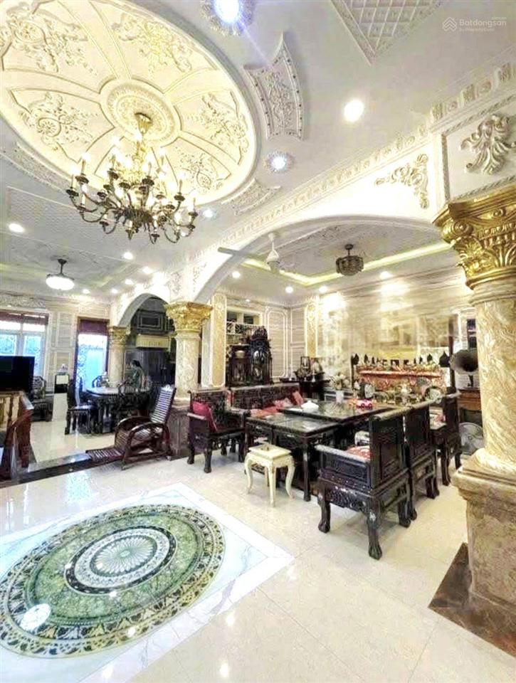 Biệt thự mặt tiền ngay tân phú 6 tầng  300m2