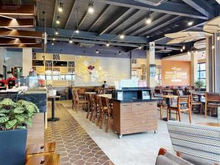 Mặt tiền lô góc 4 tầng ,vị trí sầm uất tên lửa 8x 20m , đag có nguồn thu