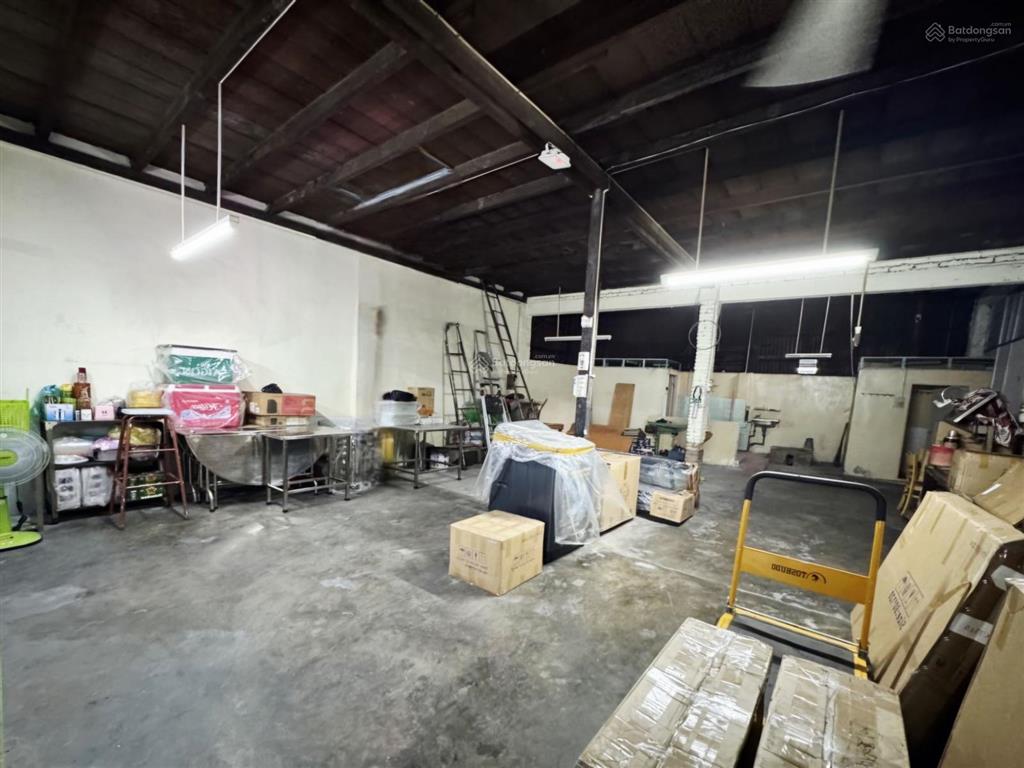 Gấp bán  nhà cũ tiện xây mới 6.5x15m  cách mặt tiền 1 căn