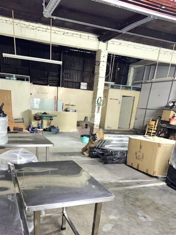 Gấp bán  nhà cũ tiện xây mới 6.5x15m  cách mặt tiền 1 căn