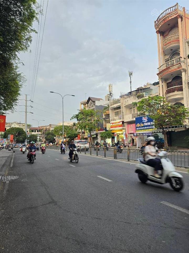 Gấp bán  nhà cũ tiện xây mới 6.5x15m  cách mặt tiền 1 căn