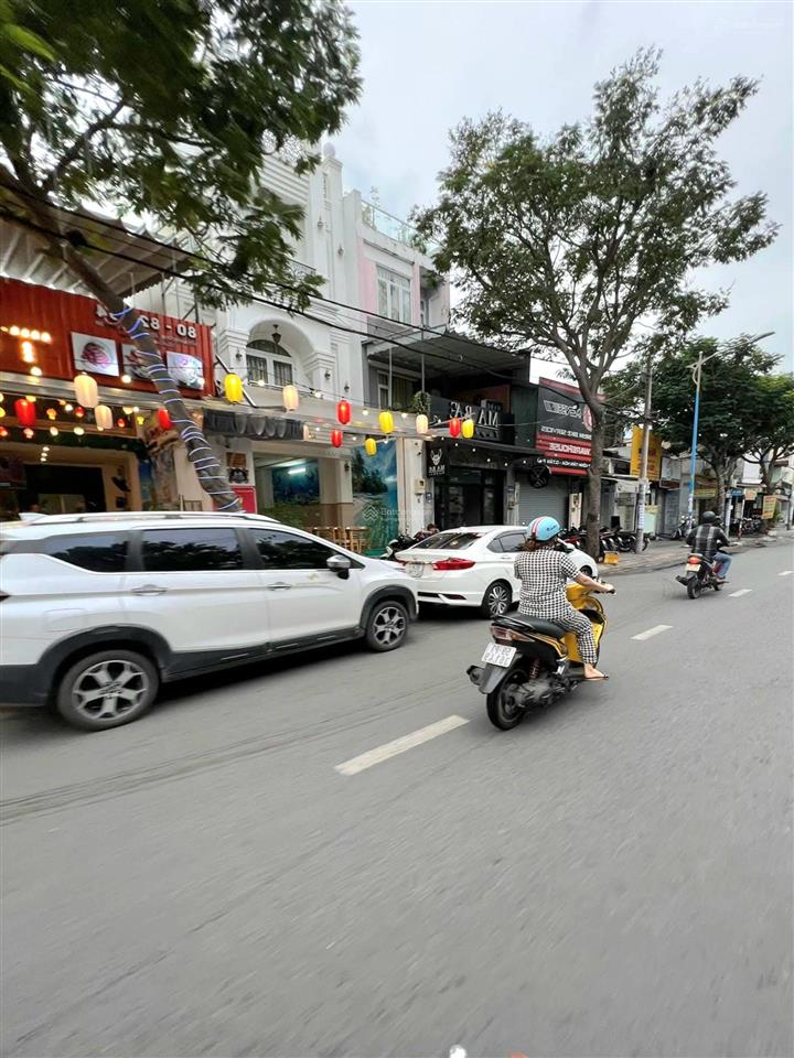Mặt tiền kdoanh tân phú  4 tầng , ngang 4m  cựk gấp