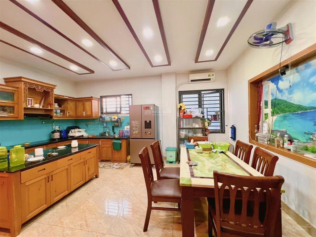 Nhà đẹp 4 tầng khu vip ngay chợ tân hương, tân sơn nhì  6x20m  gấp bán