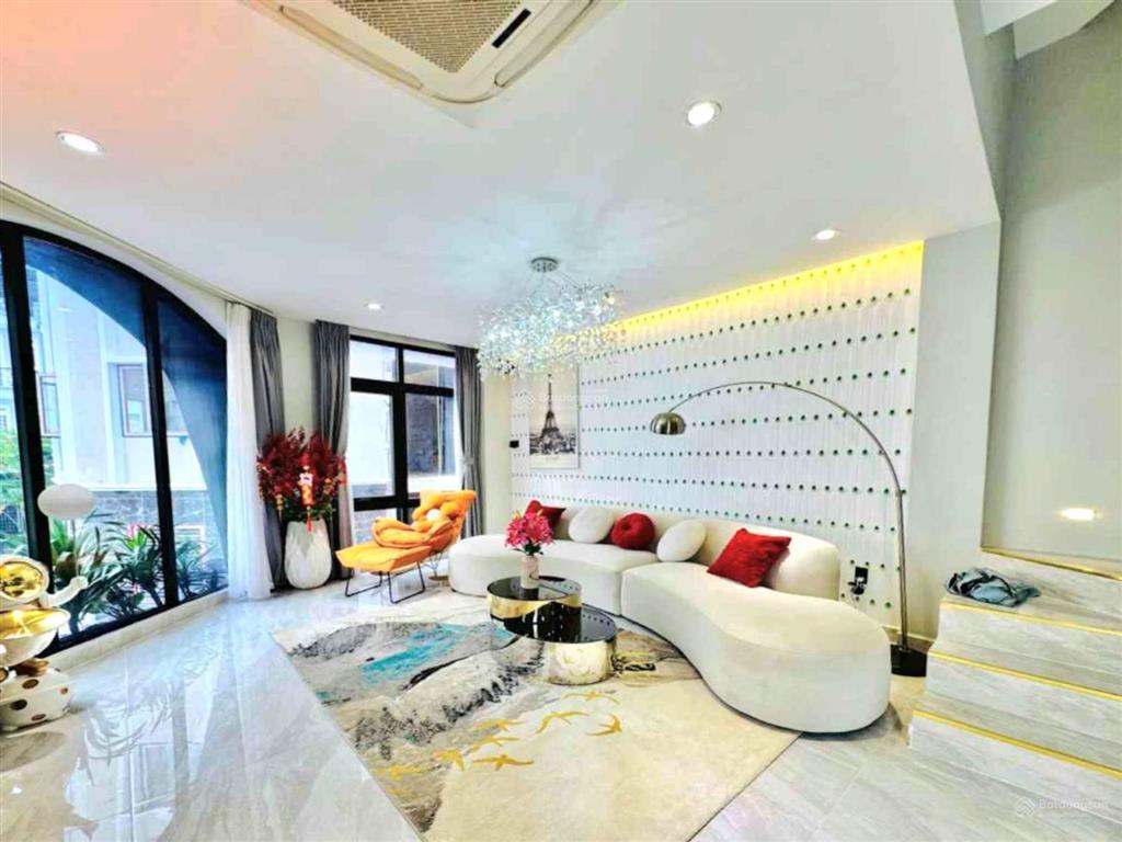 Lô góc nhà mới đẹp 5 tầng 5pn  khu phân lô cạnh tên lửa, q6