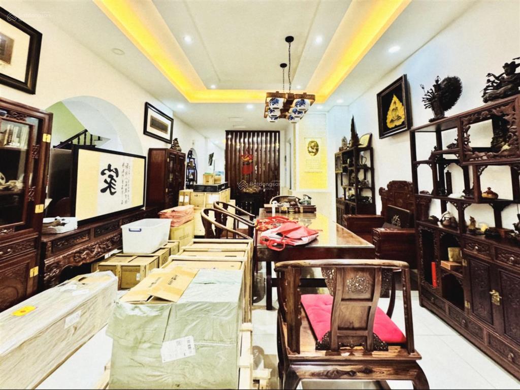 Mặt tiền kinh doanh vip ngay aeon mall tên lửa  4 tầng thang máy  9x 20m cực gấp
