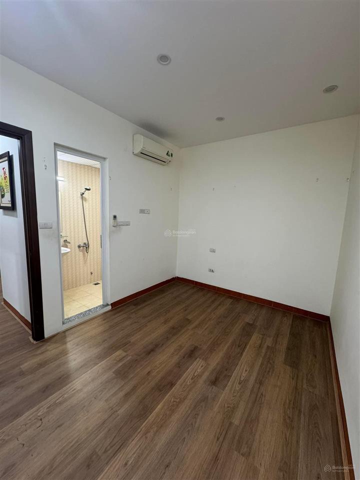 Bán chcc hồng hà  89 thịnh liệt  hoàng mai. dt 62 m2. 2pn + 2wc. giá 4,7 tỷ.  0964 835 ***