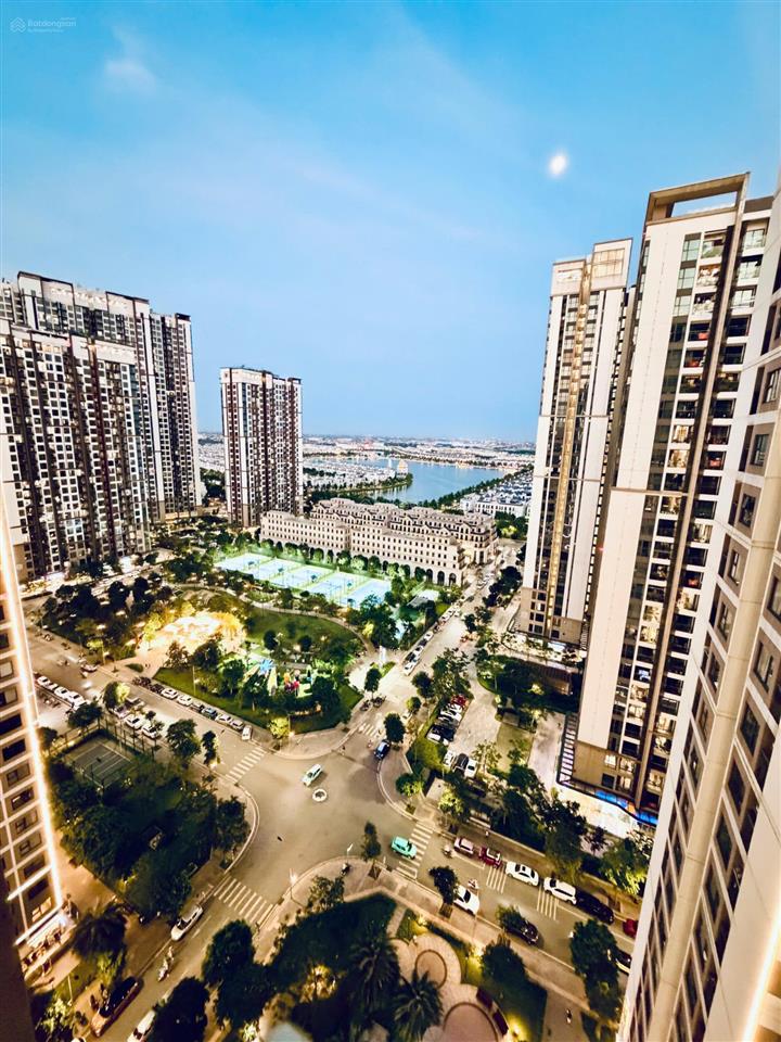 Chính chủ cần bán gấp 3pn2vs tầng trung, nội thất full, nhận nhà ở ngay, view được hồ và công viên