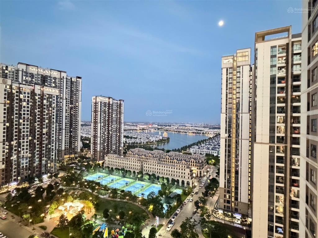Chính chủ cần bán gấp 3pn2vs tầng trung, nội thất full, nhận nhà ở ngay, view được hồ và công viên