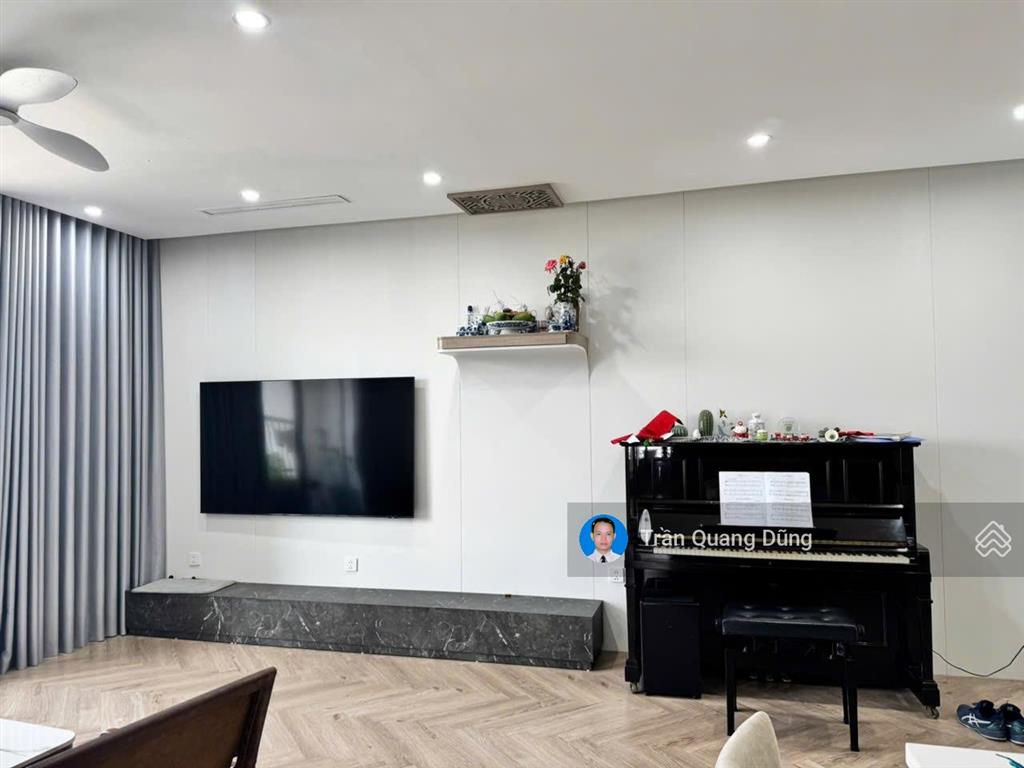 Bán căn hộ chung cư tòa mhd trung văn, lô góc 136m2, 3 pn, tầng cao. giá thoả thuận