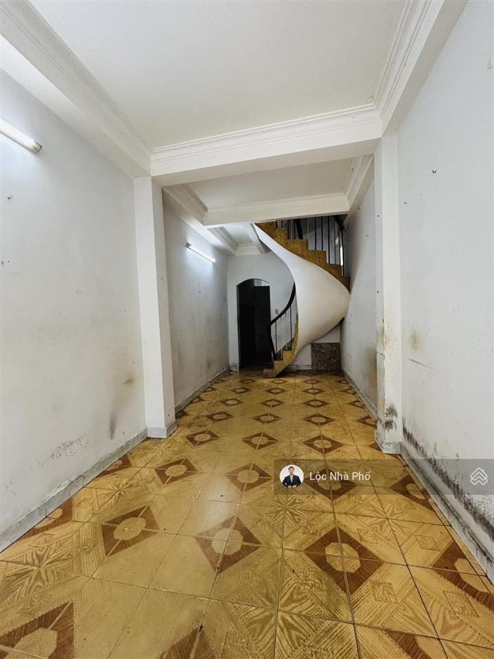 Bán gấp nhà cmt8, 32m2, chỉ 3.xx