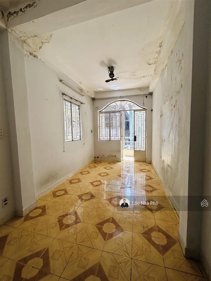 Bán gấp nhà cmt8, 32m2, chỉ 3.xx