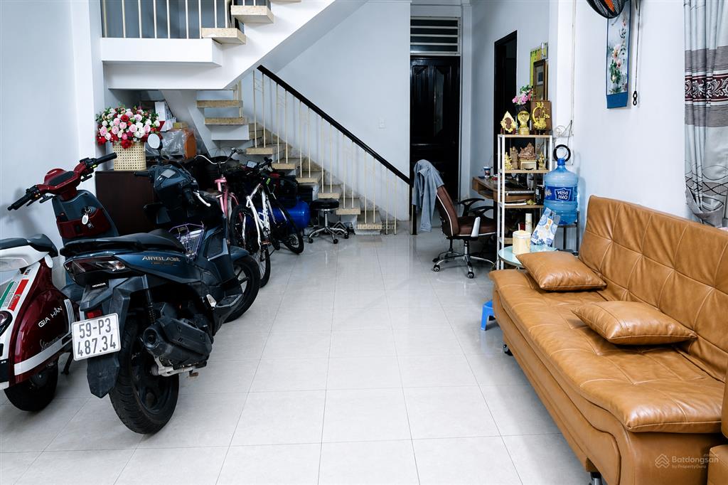 Lạc long quân  dt khủng 74m2  gần nhà thờ phú trung  3 tầng  đã hoàn công  chủ gấp bán chỉ 8x