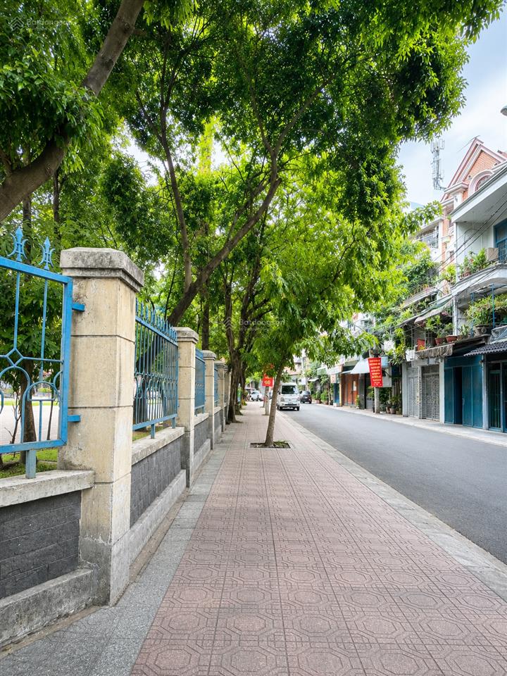 Hxh âu cơ  50m2 hoàn công hết  5 tầng  tặng full nội thất  chủ bán giải quyết công việc chỉ 9x