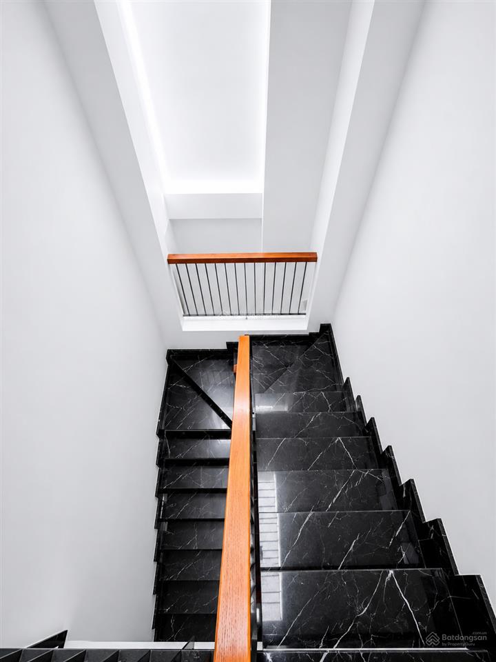 Hxh âu cơ  50m2 hoàn công hết  5 tầng  tặng full nội thất  chủ bán giải quyết công việc chỉ 9x