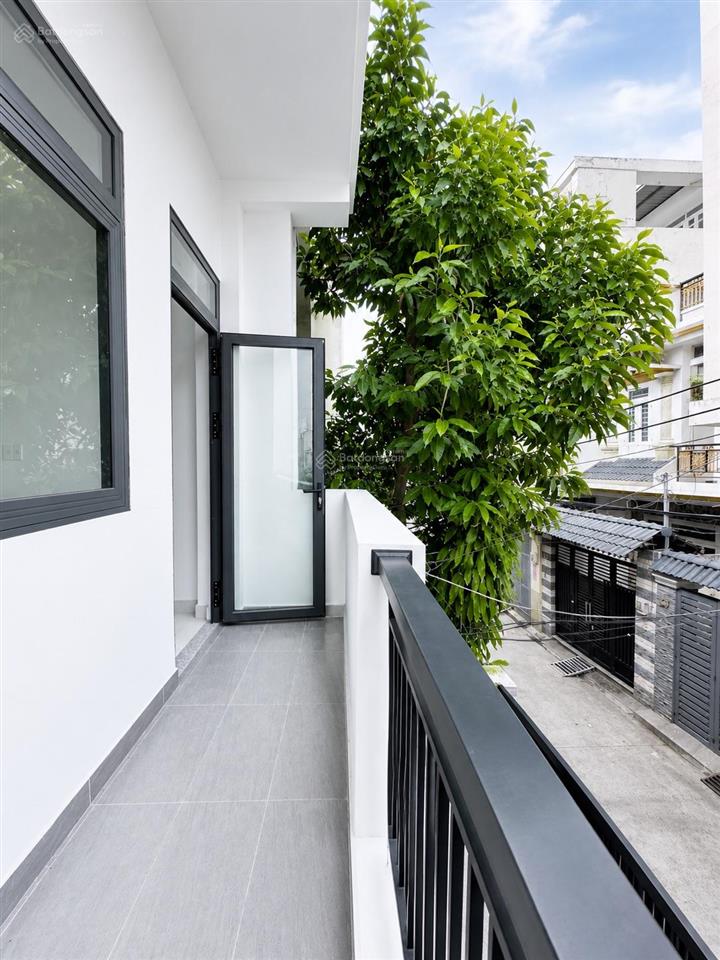 Nhà mặt tiền p.12  dt khủng 62m2 3 tầng hoàn công  ga metro nguyễn hồng đào  chủ ngộp chỉ 10.9tỷ