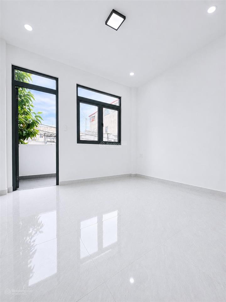Nhà mặt tiền p.12  dt khủng 62m2 3 tầng hoàn công  ga metro nguyễn hồng đào  chủ ngộp chỉ 10.9tỷ