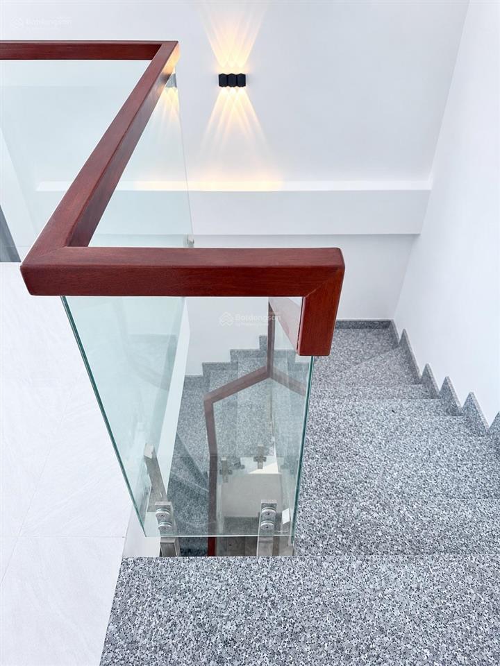Nhà mặt tiền p.12  dt khủng 62m2 3 tầng hoàn công  ga metro nguyễn hồng đào  chủ ngộp chỉ 10.9tỷ