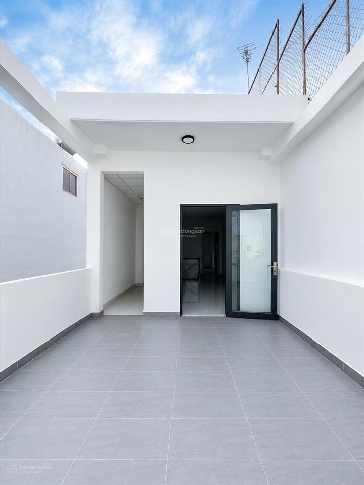 Nhà mặt tiền p.12  dt khủng 62m2 3 tầng hoàn công  ga metro nguyễn hồng đào  chủ ngộp chỉ 10.9tỷ