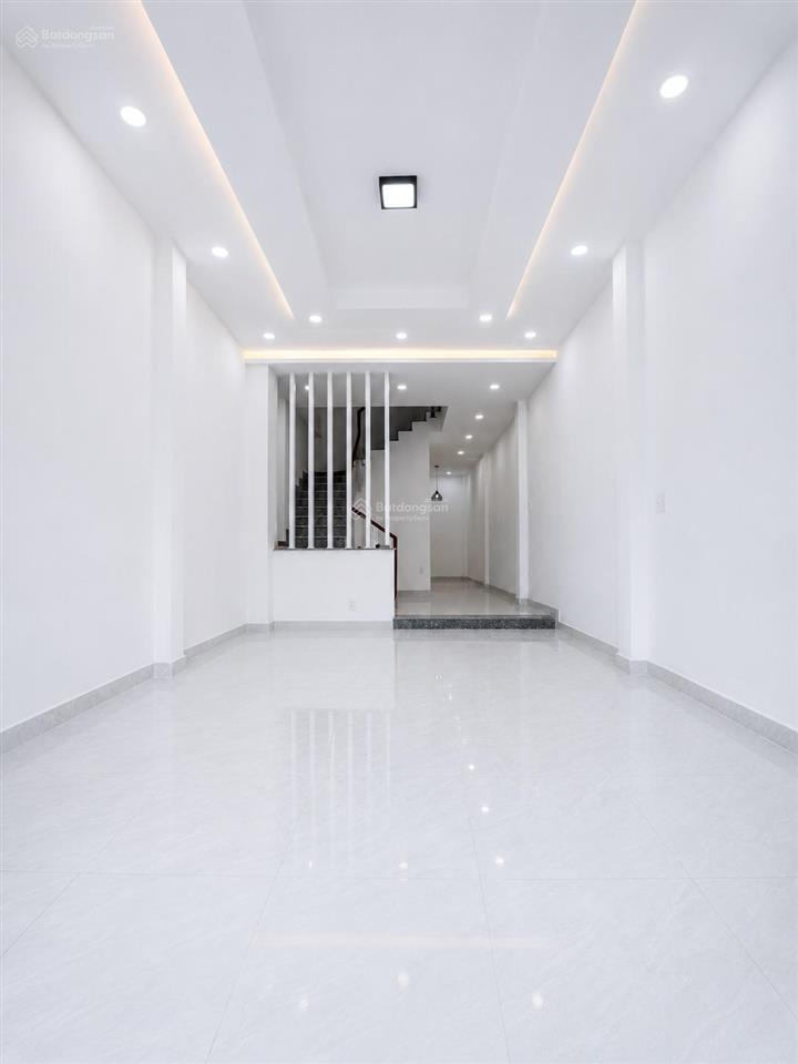 Nhà mặt tiền p.12  dt khủng 62m2 3 tầng hoàn công  ga metro nguyễn hồng đào  chủ ngộp chỉ 10.9tỷ