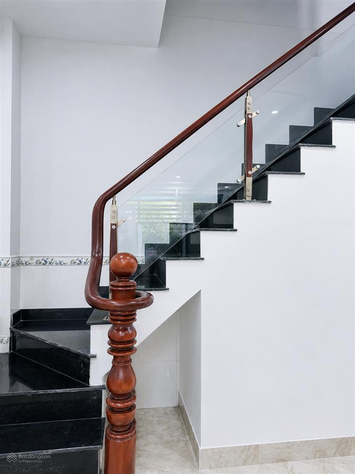 Hxh đậu p.10 tân bình  dt 42m2  2 tầng  4.2x9 hoàn công đủ  nhà mới chưa kịp ở phải bán chỉ 5x