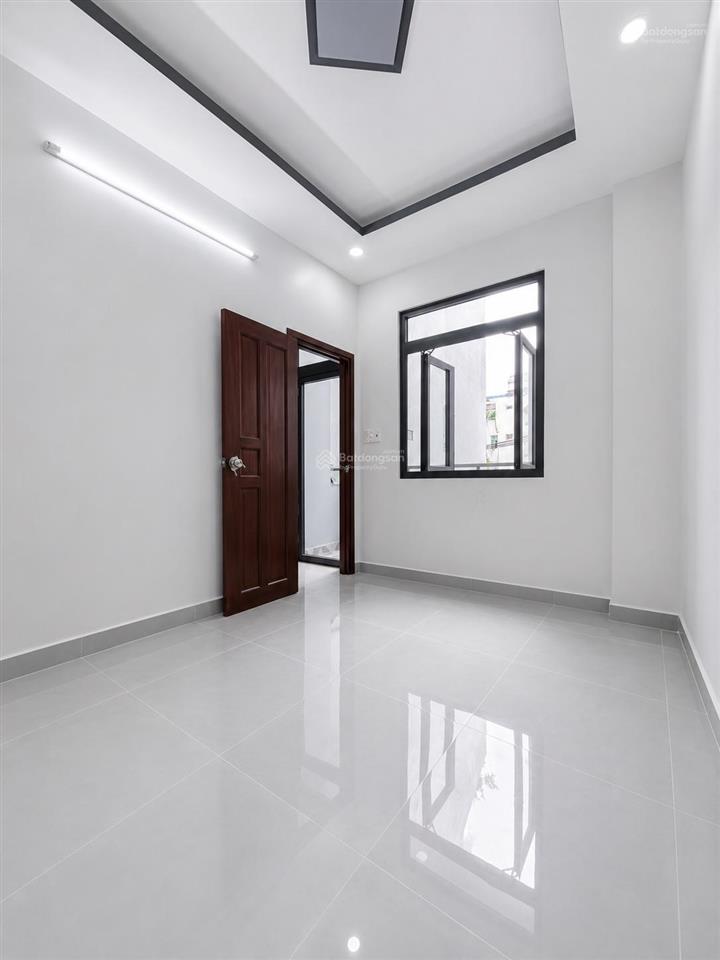 Dt 55m2 5.6tỷ mặt tiền khu bàu cát xe hơi đậu cửa. 2 tầng nở hậu chủ đang gấp bán